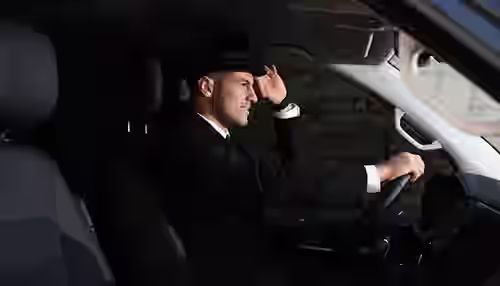 Professional chauffeur providing Wellesley MA limo service